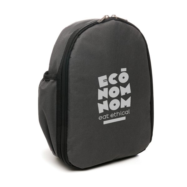 This small rucksack cooler bag is made with recycled polyester fabric and a 4mm foam lining for insulation. Complete with a durable polyester woven strap, nylon zipper, and zinc alloy puller for easy access and carrying.