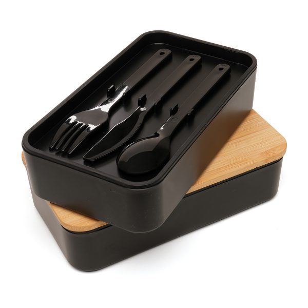 Enjoy meals on the go with our double-stacked lunch box, crafted from recycled PP plastic with a natural bamboo lid. It includes a handy recycled PP plastic knife, fork, and spoon set, all secured neatly with an elastic band for safe, compact carrying. Perfect for stylish, eco-conscious lunches anywhere!