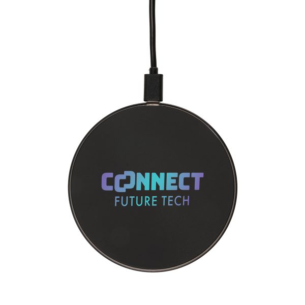 A desk style wireless fast charger with recycled Aluminium and recycled ABS rubber coating, supplied with a USB to TYPE-C cable for reliable and efficient charging.