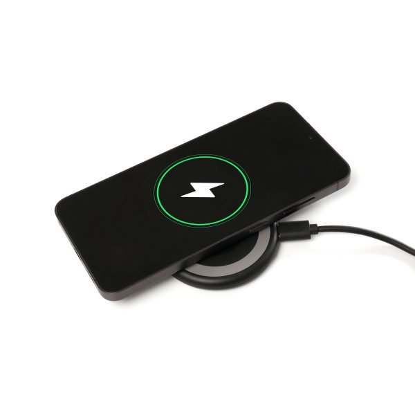 Make wireless charging easy with this magnetic charger. Perfectly aligned magnets attach to your Qi enabled device for on the go use. Includes 100cm USB-A to USB-C cable for pre-charging and magnetic sticker for easy use.